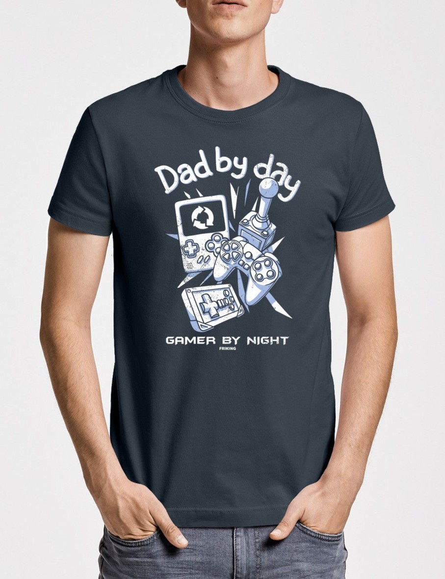 Friking Daddy By Day Gamer By Night - D 345 | Camisetas Hombre